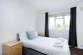 2 Bedroom Maisonette Near Heathrow Airport, Feltham